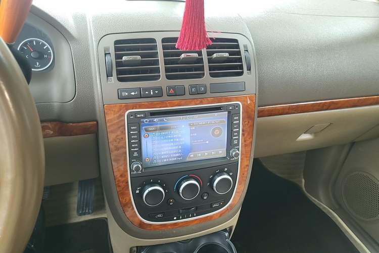 Used Buick GL8 2014 2.4L Classic Edition Audio And AC Panel