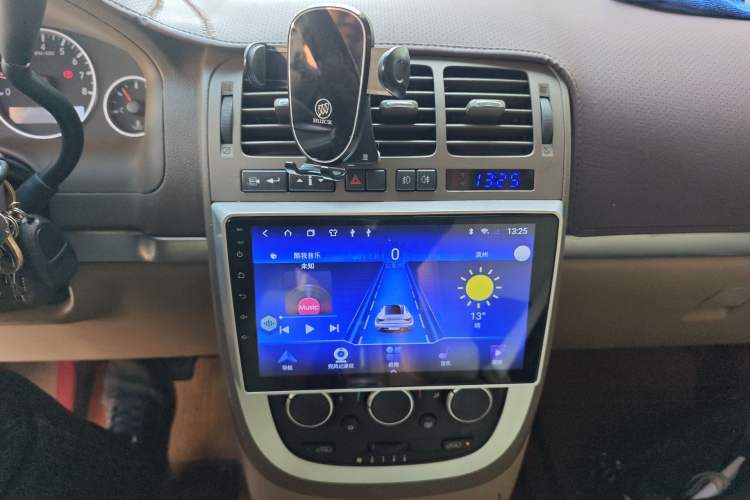 Used Buick GL8 2014 2.4L Classic Edition Audio And AC Panel