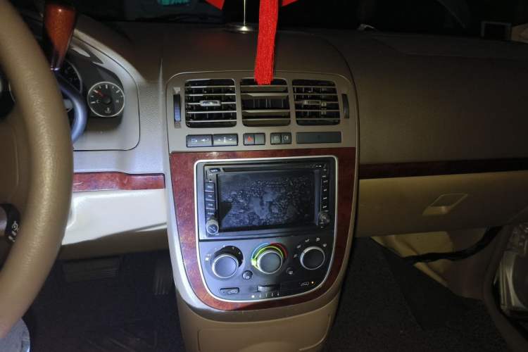 Used Buick GL8 2014 2.4L Classic Edition Audio And AC Panel