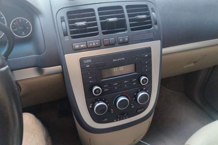 Used Buick GL8 2014 2.4L Executive Edition Audio And AC Panel