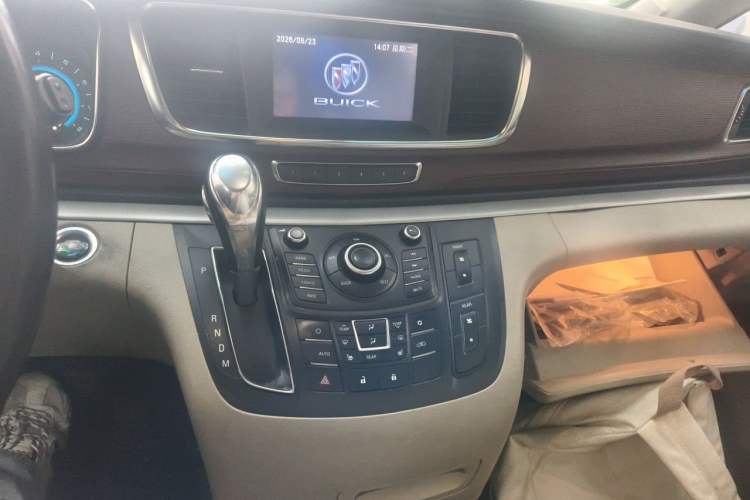 Used Buick GL8 2014 3.0L GT Luxury Business Haoya Edition Audio And AC Panel