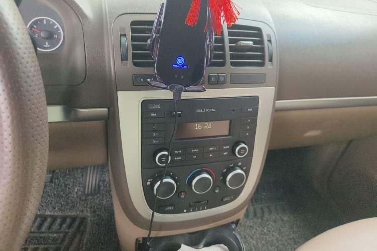 Used Buick GL8 2014 2.4L Comfort Edition Audio And AC Panel