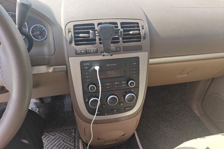 Used Buick GL8 2014 2.4L Classic Edition Audio And AC Panel
