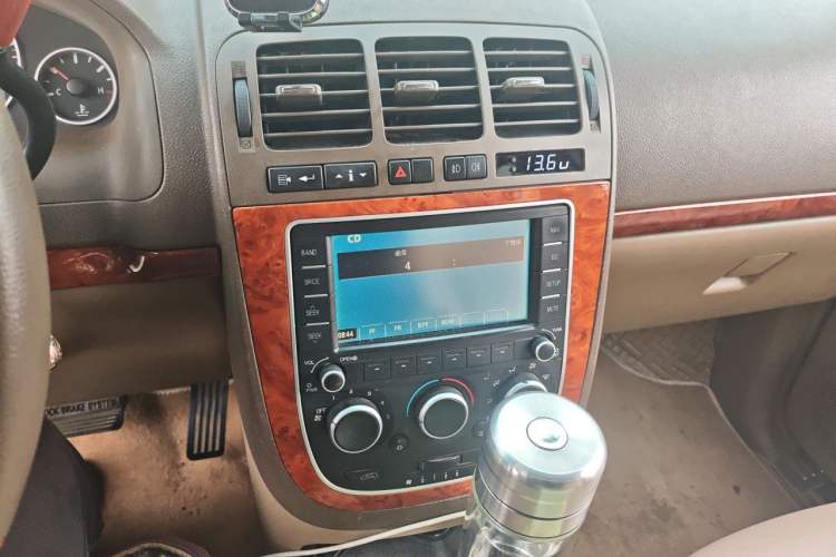 Used Buick GL8 2014 2.4L Classic Edition Audio And AC Panel