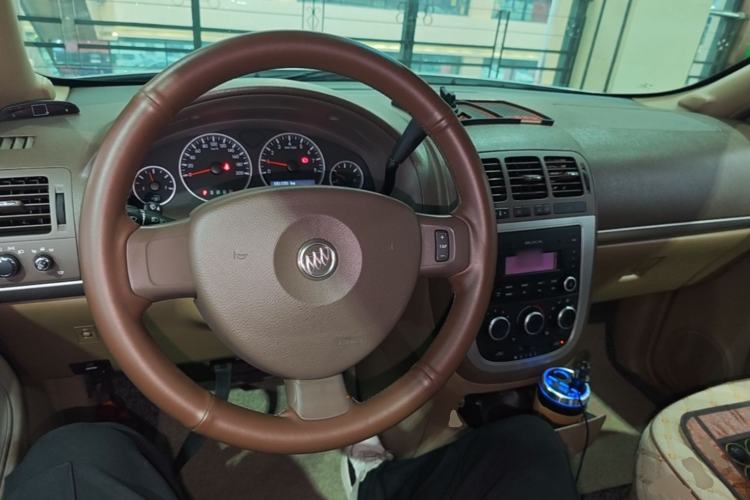 Used Buick GL8 2014 2.4L Classic Edition Center Console