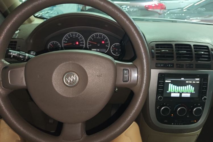 Used Buick GL8 2014 2.4L Classic Edition Center Console