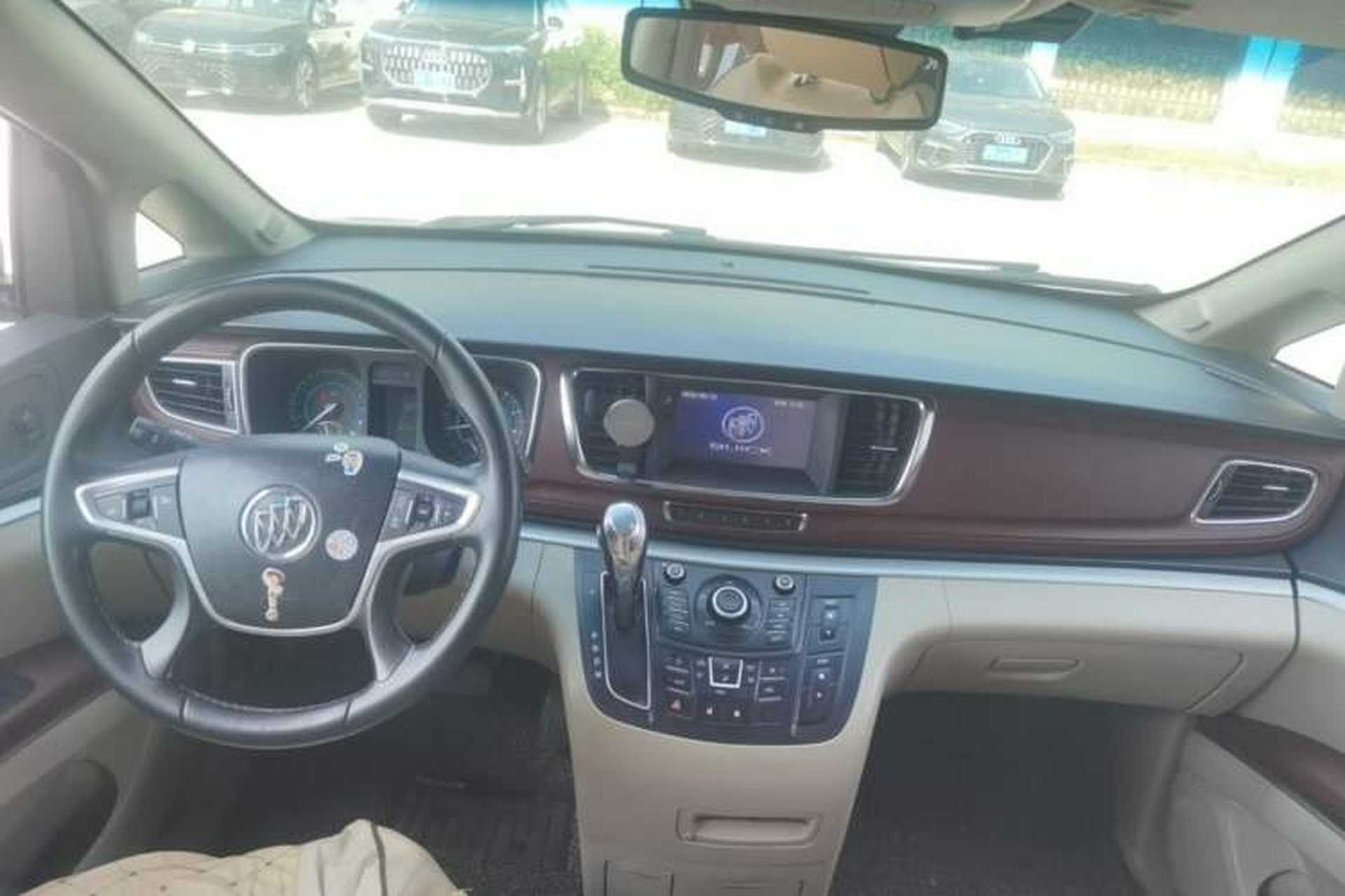 Used Buick GL8 2014 2.4L LT Luxury Business Executive Edition Center Console