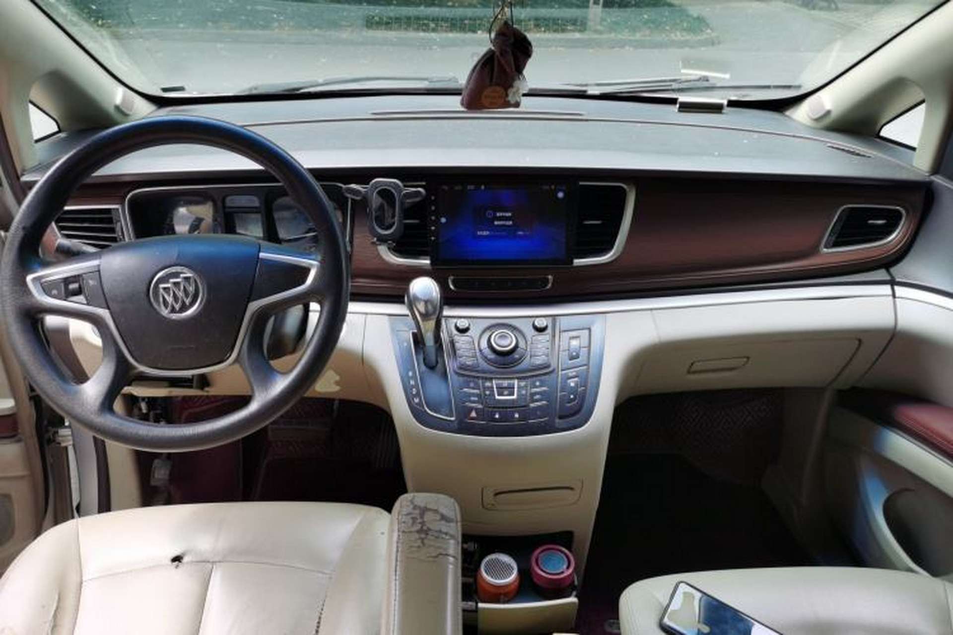 Used Buick GL8 2014 2.4L CT Luxury Business Comfort Edition Center Console