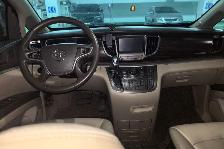 Used Buick GL8 2014 3.0L GT Luxury Business Haoya Edition Center Console