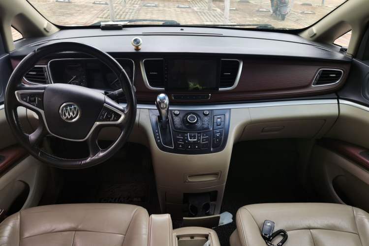 Used Buick GL8 2014 3.0L GT Luxury Business Haoya Edition Center Console