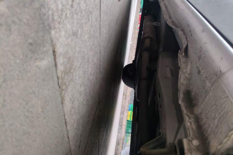 Used Buick GL8 2014 2.4L Executive Edition Chassis Front Right