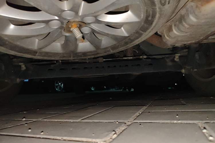 Used Buick GL8 2014 2.4L Classic Edition Chassis Rear