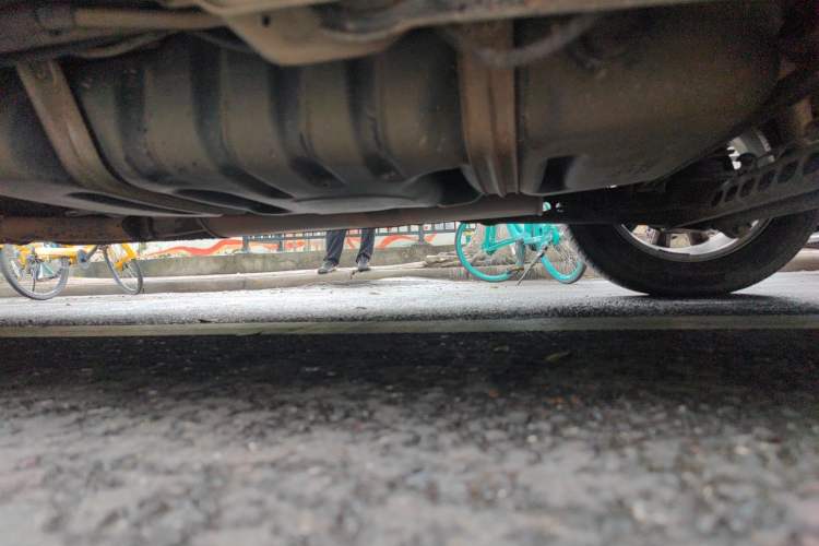 Used Buick GL8 2014 2.4L Classic Edition Chassis Rear Left
