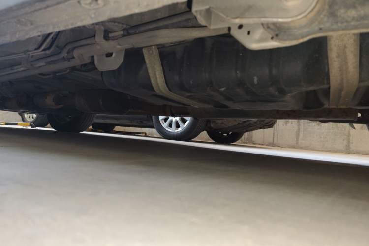 Used Buick GL8 2014 2.4L CT Luxury Business Comfort Edition Chassis Rear Left