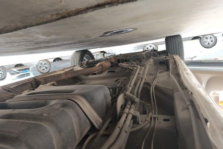 Used Buick GL8 2014 2.4L Comfort Edition Chassis Rear Left