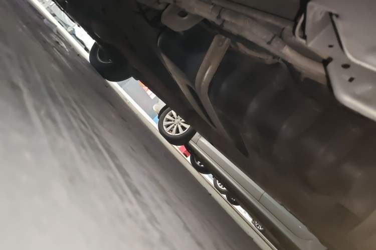 Used Buick GL8 2014 2.4L Comfort Edition Chassis Rear Left