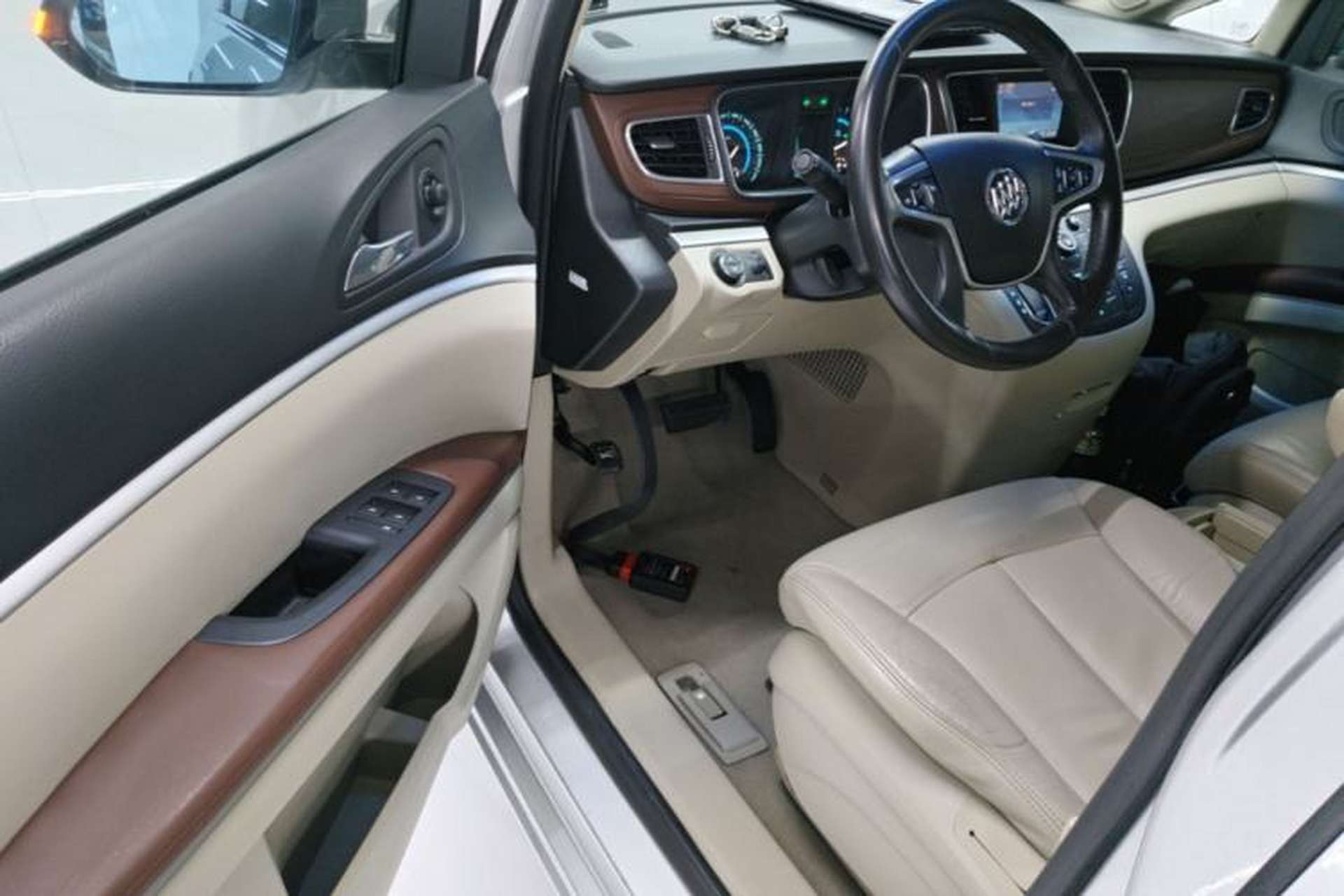 Used Buick GL8 2014 3.0L GT Luxury Business Haoya Edition Driver Seat