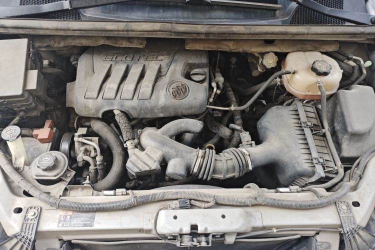 Used Buick GL8 2014 2.4L Classic Edition Engine Bay