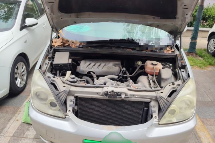 Used Buick GL8 2014 2.4L Classic Edition Engine Bay