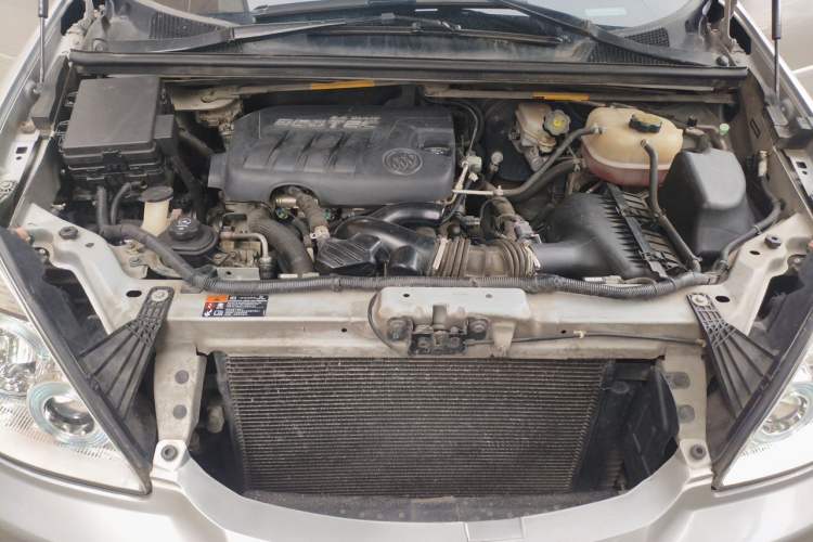 Used Buick GL8 2014 2.4L Comfort Edition Engine Bay