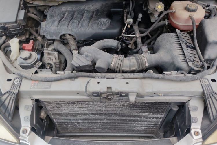 Used Buick GL8 2014 2.4L Executive Edition Engine Bay