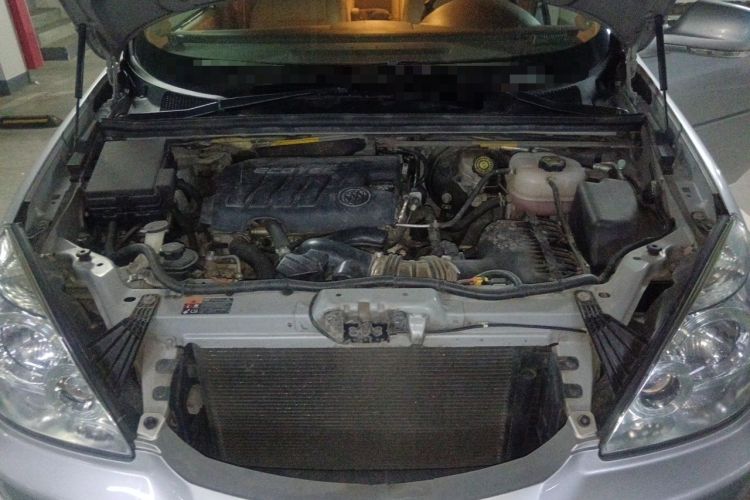Used Buick GL8 2014 2.4L Comfort Edition Engine Bay