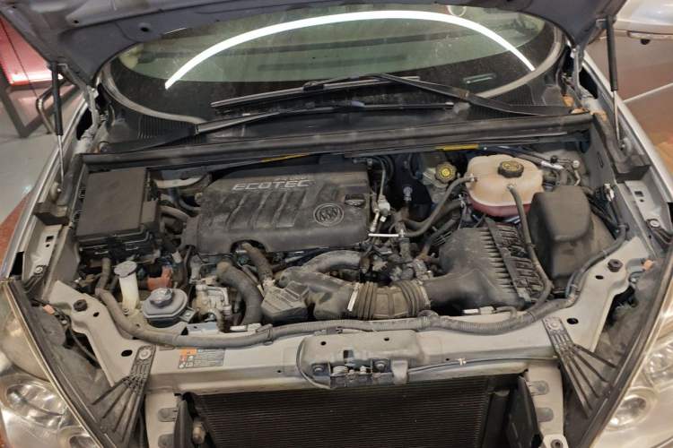 Used Buick GL8 2014 2.4L Classic Edition Engine Bay
