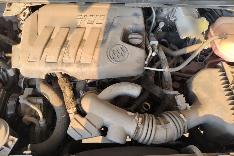 Used Buick GL8 2014 2.4L Classic Edition Engine Bay