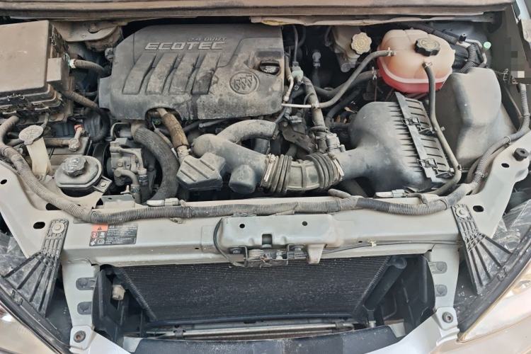 Used Buick GL8 2014 2.4L Classic Edition Engine Bay