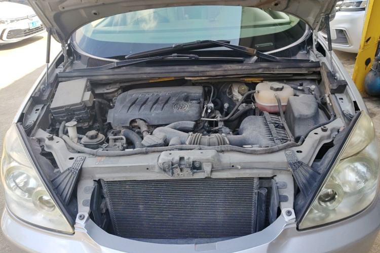 Used Buick GL8 2014 2.4L Classic Edition Engine Bay