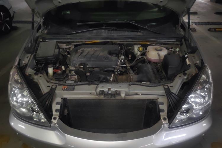 Used Buick GL8 2014 2.4L Classic Edition Engine Bay