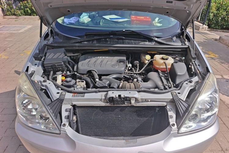Used Buick GL8 2014 2.4L Classic Edition Engine Bay