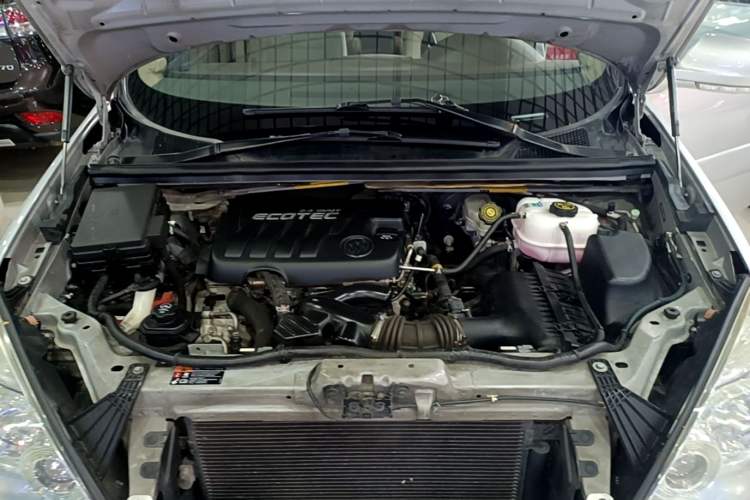 Used Buick GL8 2014 2.4L Classic Edition Engine Bay