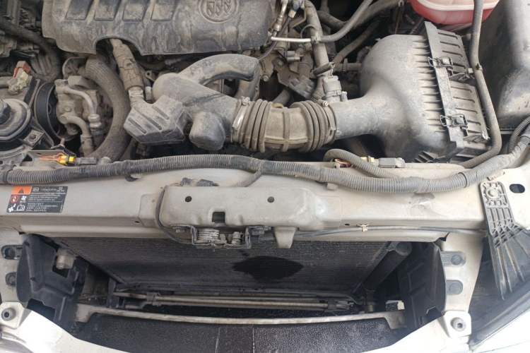 Used Buick GL8 2014 2.4L Classic Edition Engine Bay