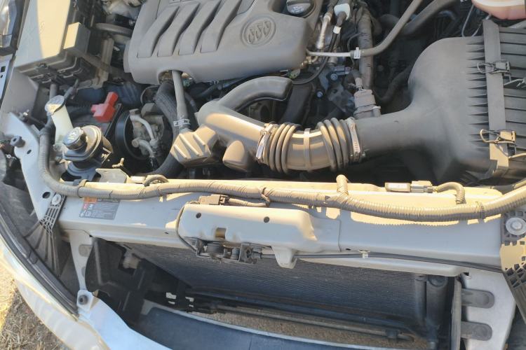 Used Buick GL8 2014 2.4L Classic Edition Engine Bay