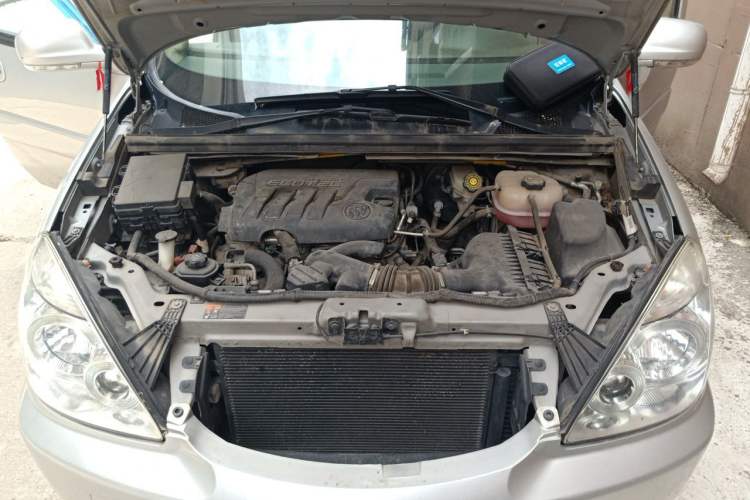 Used Buick GL8 2014 2.4L Classic Edition Engine Bay