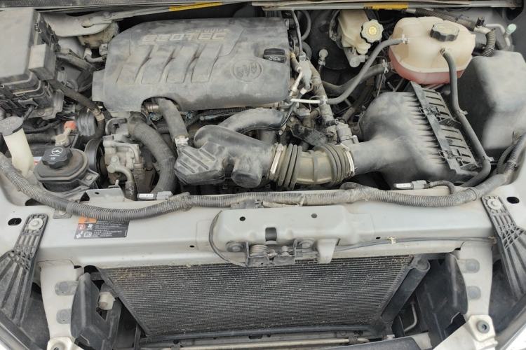 Used Buick GL8 2014 2.4L Executive Edition Engine Bay