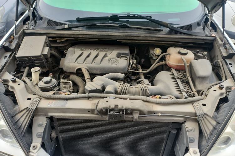 Used Buick GL8 2014 2.4L Classic Edition Engine Bay