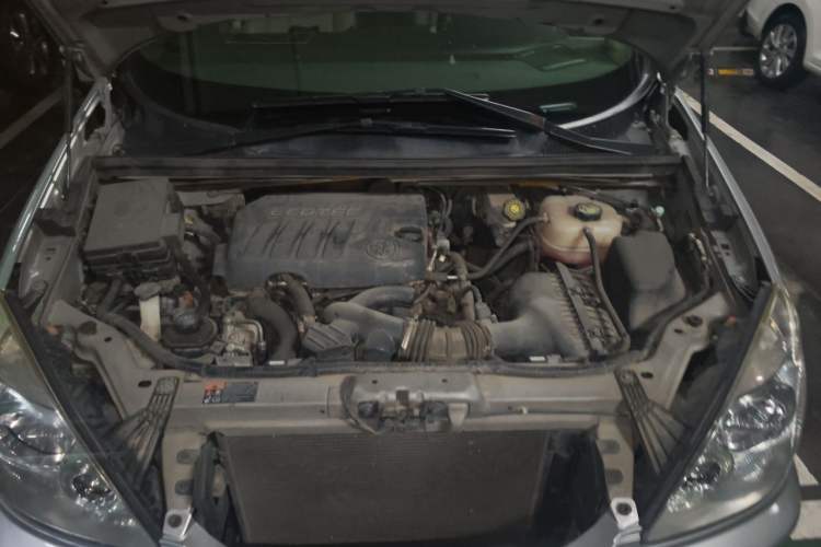 Used Buick GL8 2014 2.4L Classic Edition Engine Bay