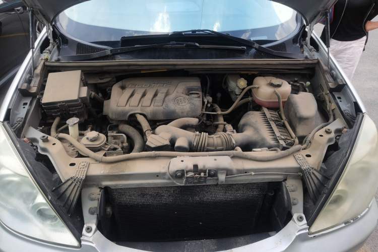 Used Buick GL8 2014 2.4L Classic Edition Engine Bay