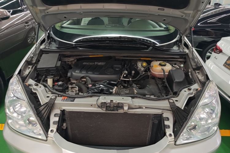 Used Buick GL8 2014 2.4L Classic Edition Engine Bay