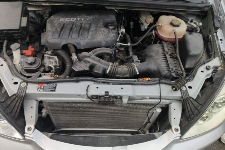 Used Buick GL8 2014 2.4L Classic Edition Engine Bay