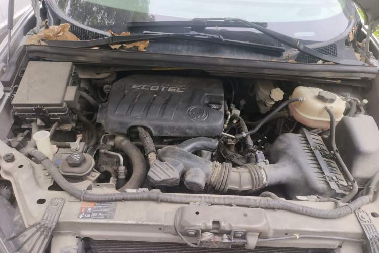 Used Buick GL8 2014 2.4L Classic Edition Engine Bay