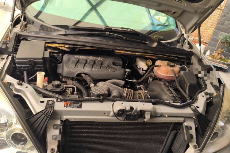 Used Buick GL8 2014 2.4L Classic Edition Engine Bay