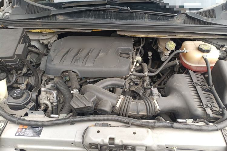 Used Buick GL8 2014 2.4L Executive Edition Engine Bay