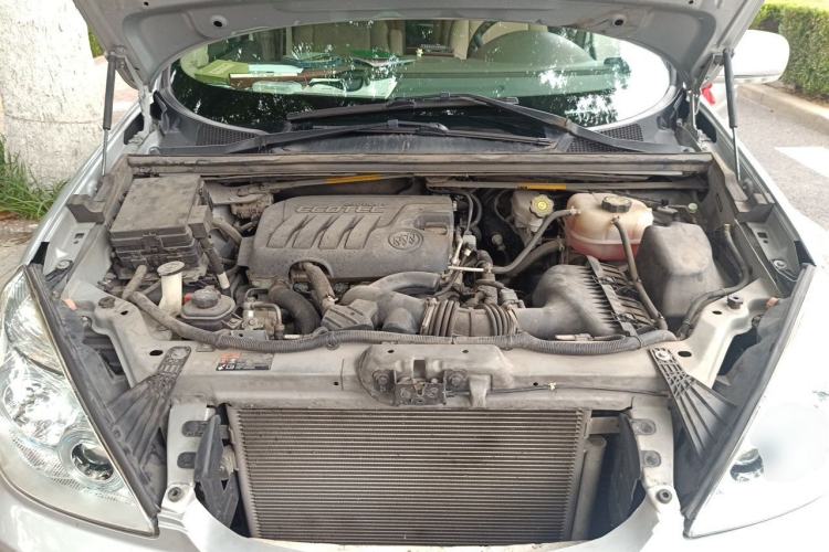 Used Buick GL8 2014 2.4L Classic Edition Engine Bay