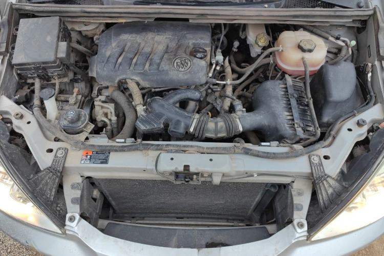 Used Buick GL8 2014 2.4L Classic Edition Engine Bay