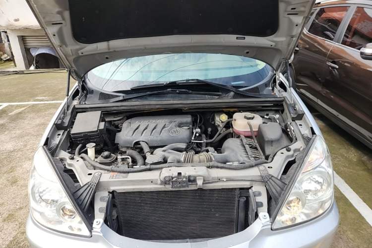 Used Buick GL8 2014 2.4L Classic Edition Engine Bay