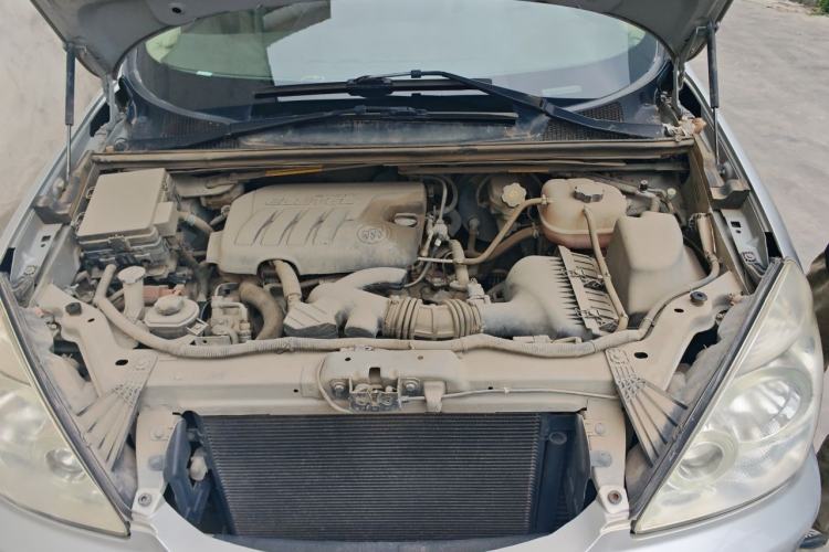 Used Buick GL8 2014 2.4L Comfort Edition Engine Bay