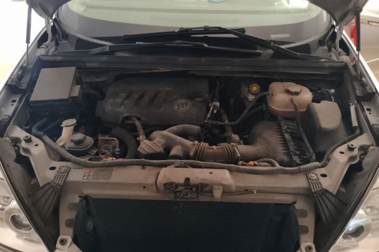 Used Buick GL8 2014 2.4L Classic Edition Engine Bay
